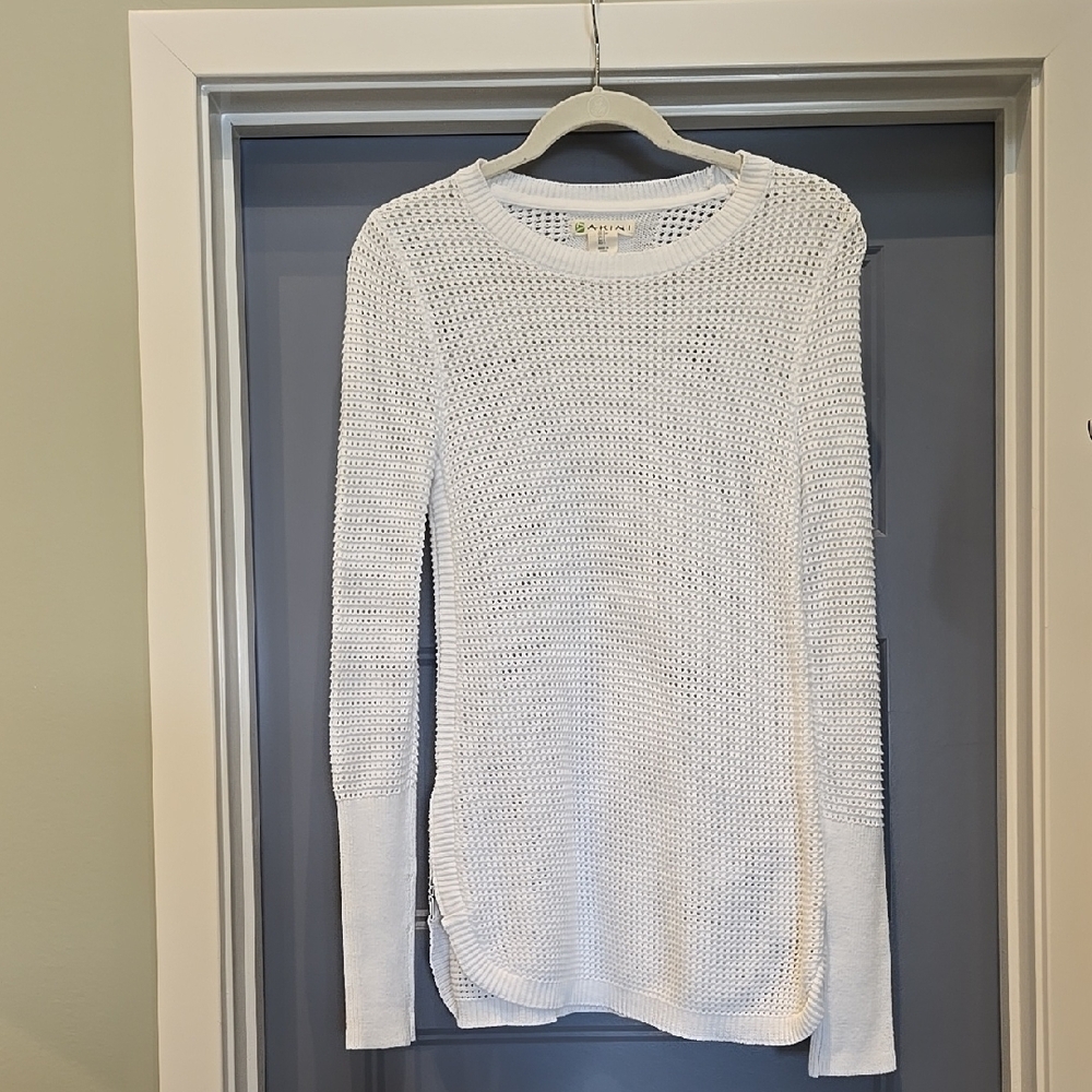 Dakini White Crew Neck Sweater Lightweight Knit